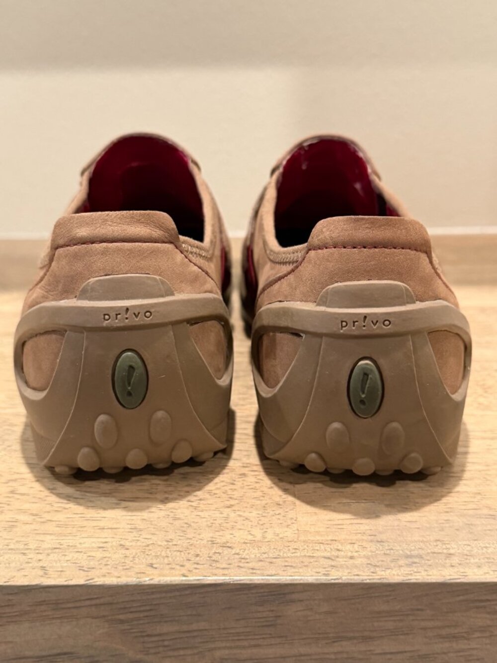 Privo by Clarks Tan Red Leather Comfort Walking Slip On Sneakers Shoes Size 9.5 - Picture 4 of 7